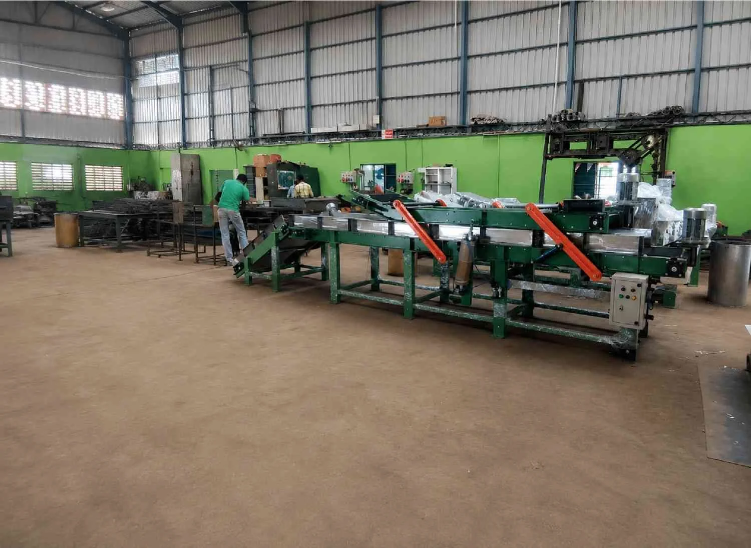 Srinath Twin-Belt Bag Flattening Conveyor